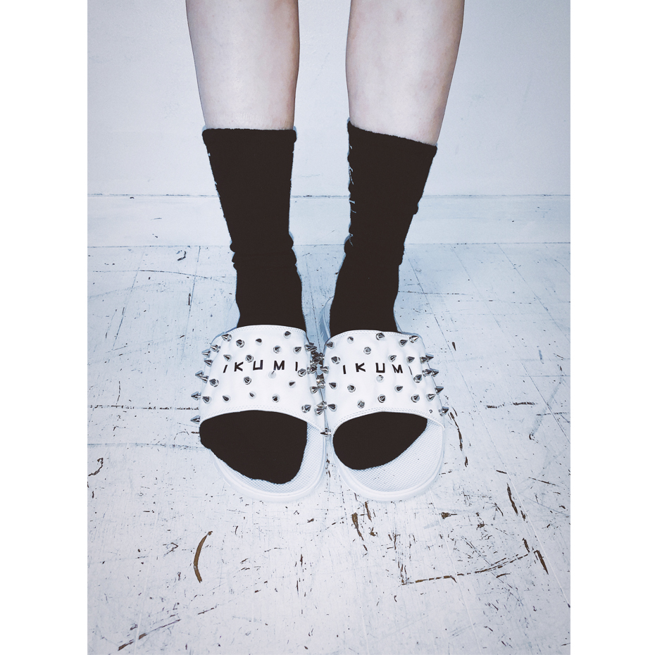 STUDDED SANDALS着用